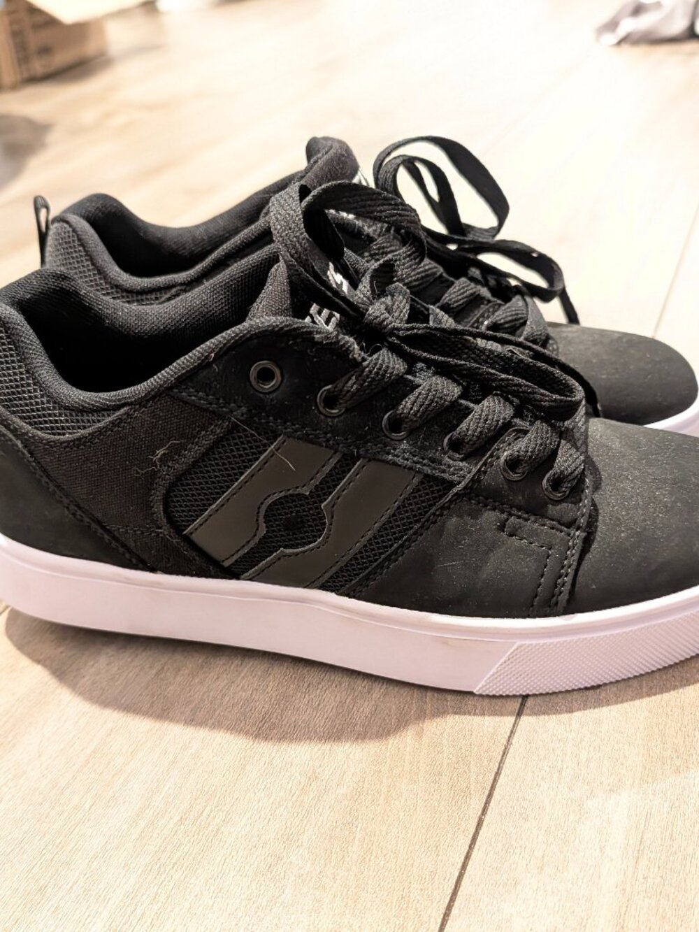 Mens Skate Racer 20 Men Size 7 Heelys